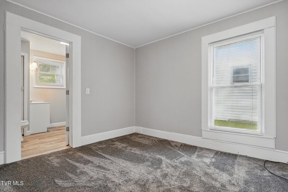 Photo #29: 631 Meadow Street