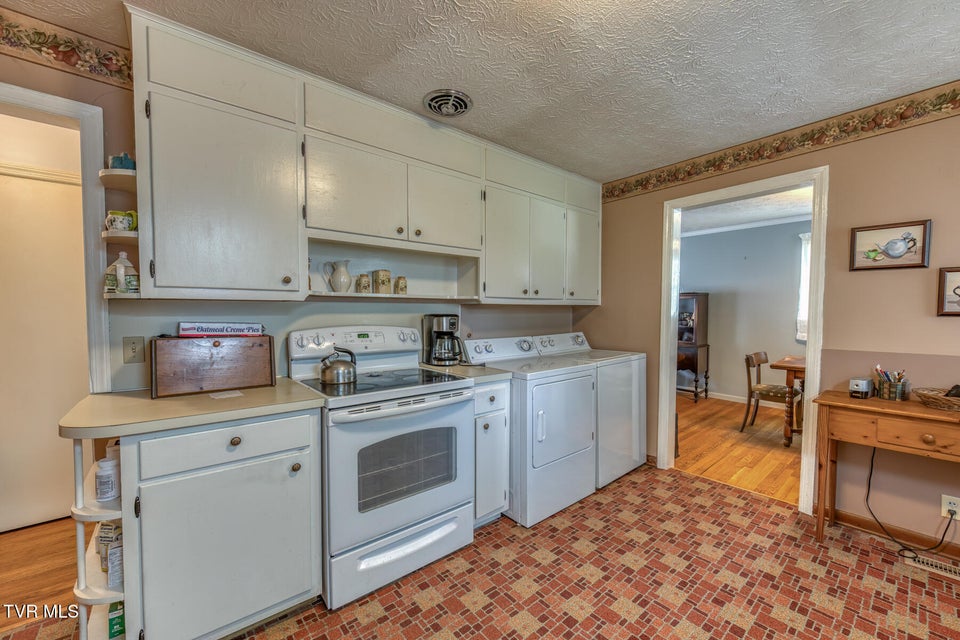 Photo #13: 2210 Bruce Street