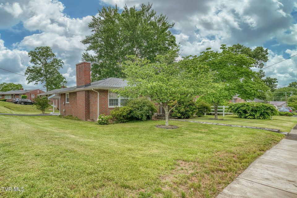 Photo #3: 2210 Bruce Street
