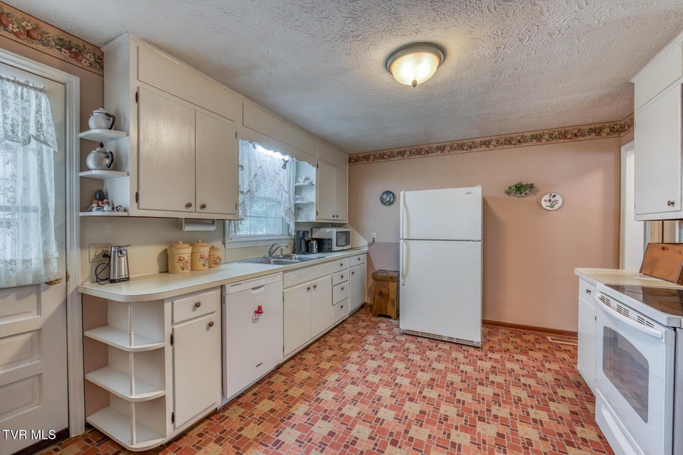 Photo #10: 2210 Bruce Street