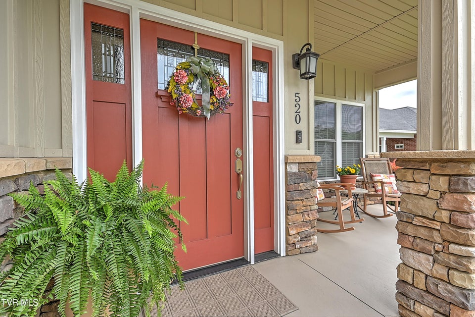 Photo #3: 520 Villa Lane