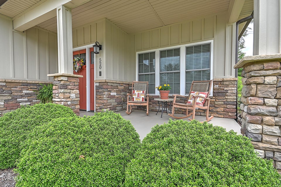 Photo #4: 520 Villa Lane