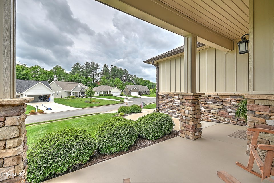 Photo #5: 520 Villa Lane