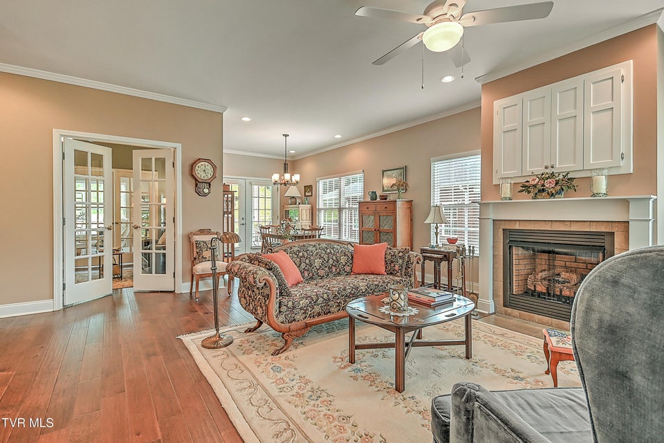 Photo #8: 520 Villa Lane
