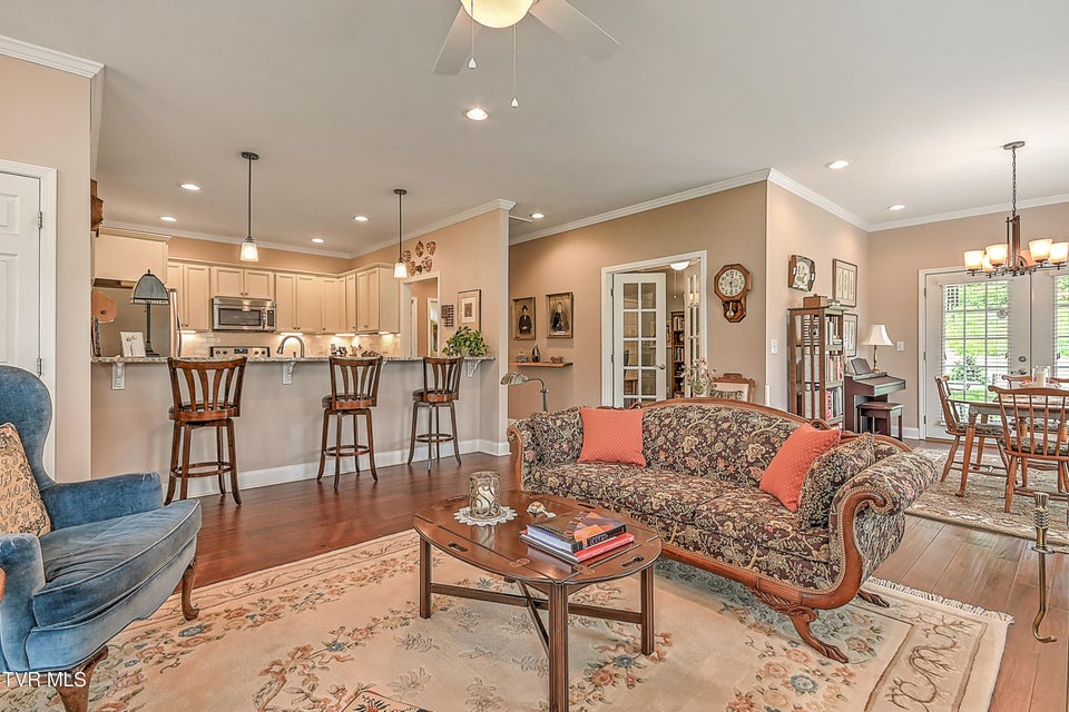 Photo #11: 520 Villa Lane