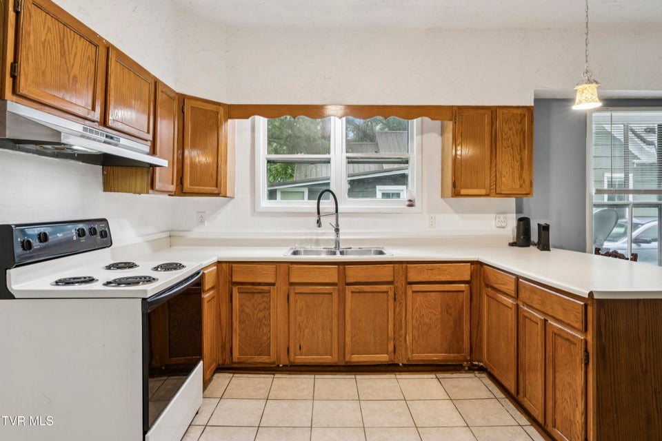 Photo #10: 115 Poplar Street