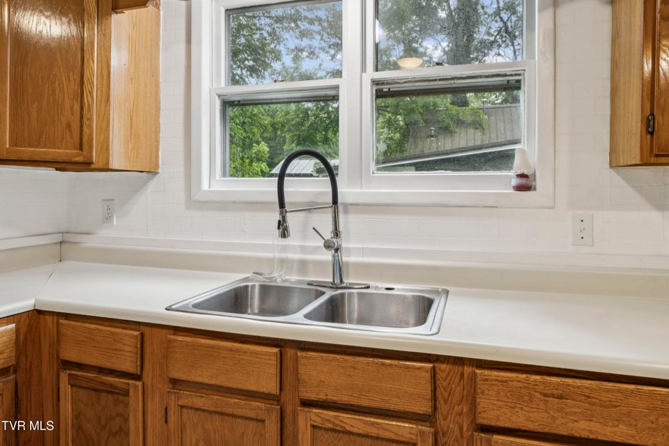 Photo #11: 115 Poplar Street