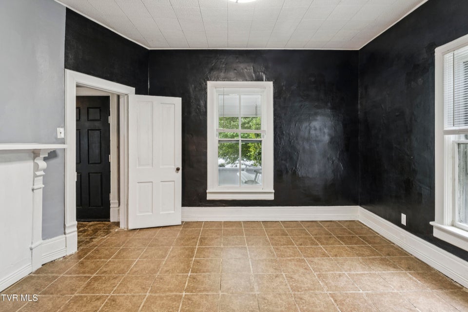 Photo #15: 115 Poplar Street
