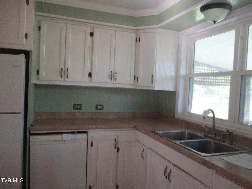 Photo #4: 1608 Unaka Avenue