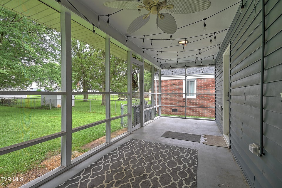 Photo #37: 1449 Warpath Drive