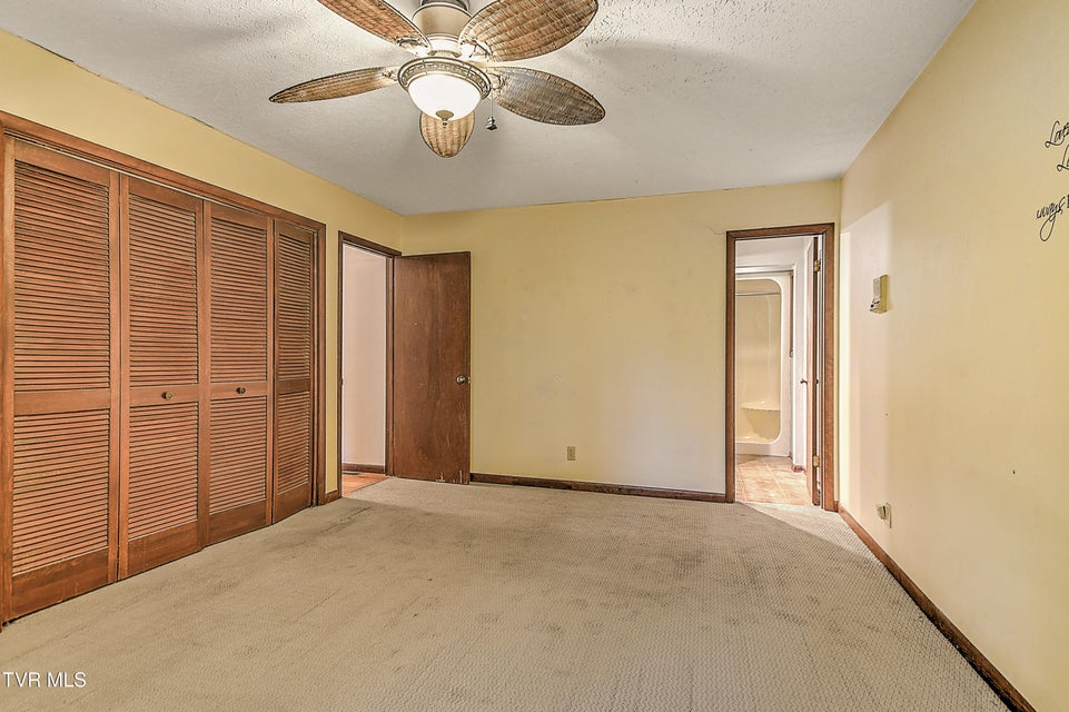 Photo #33: 121 Lone Oak Drive