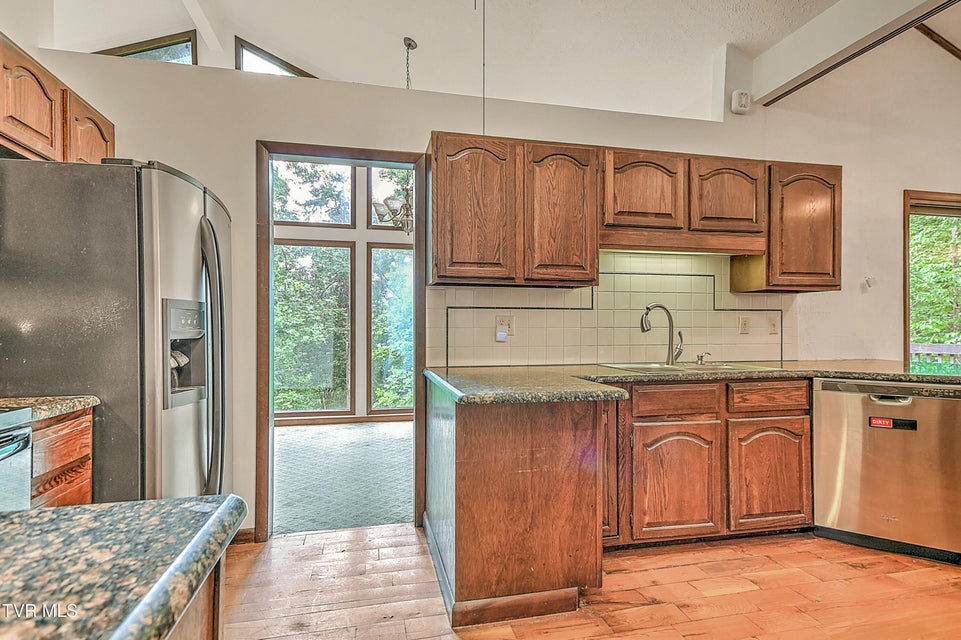 Photo #5: 121 Lone Oak Drive