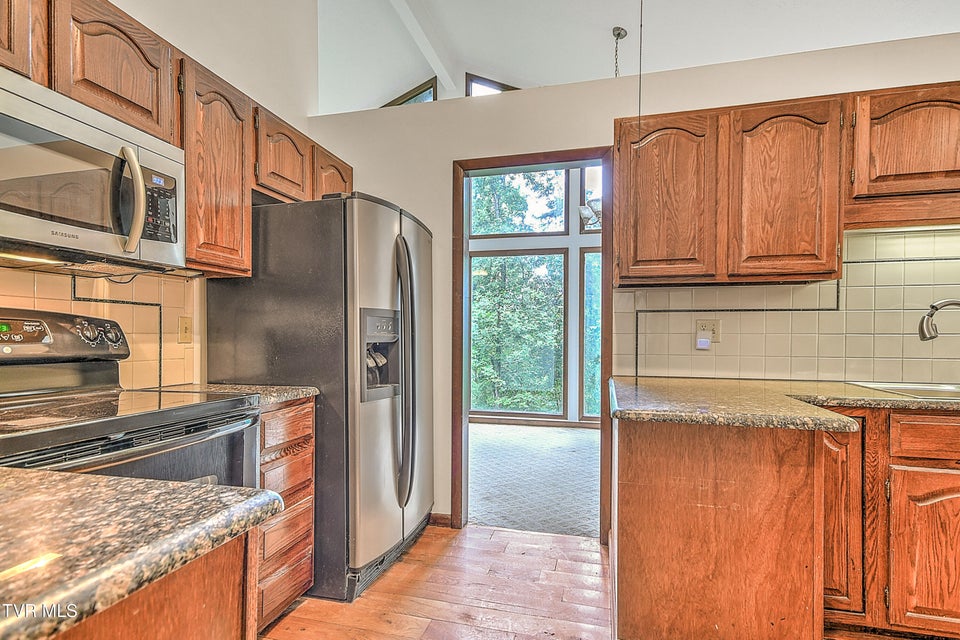 Photo #7: 121 Lone Oak Drive
