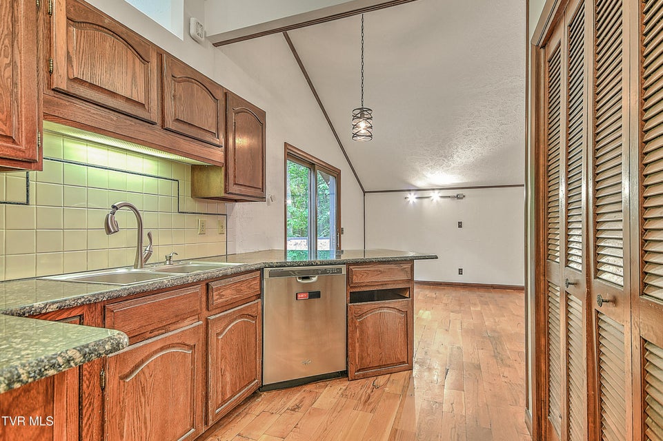 Photo #8: 121 Lone Oak Drive
