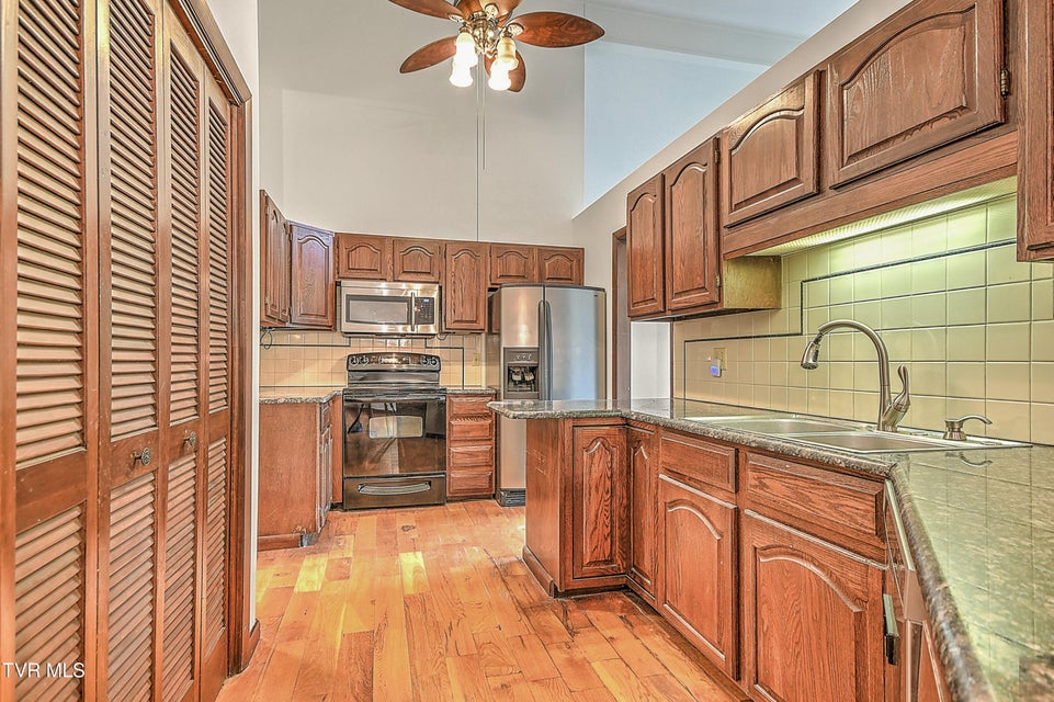 Photo #9: 121 Lone Oak Drive