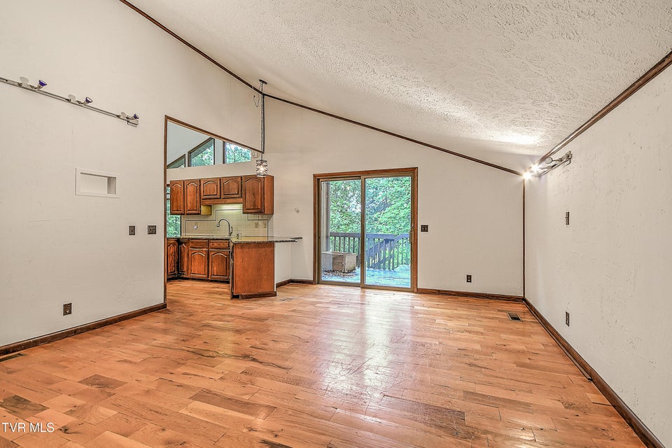 Photo #10: 121 Lone Oak Drive