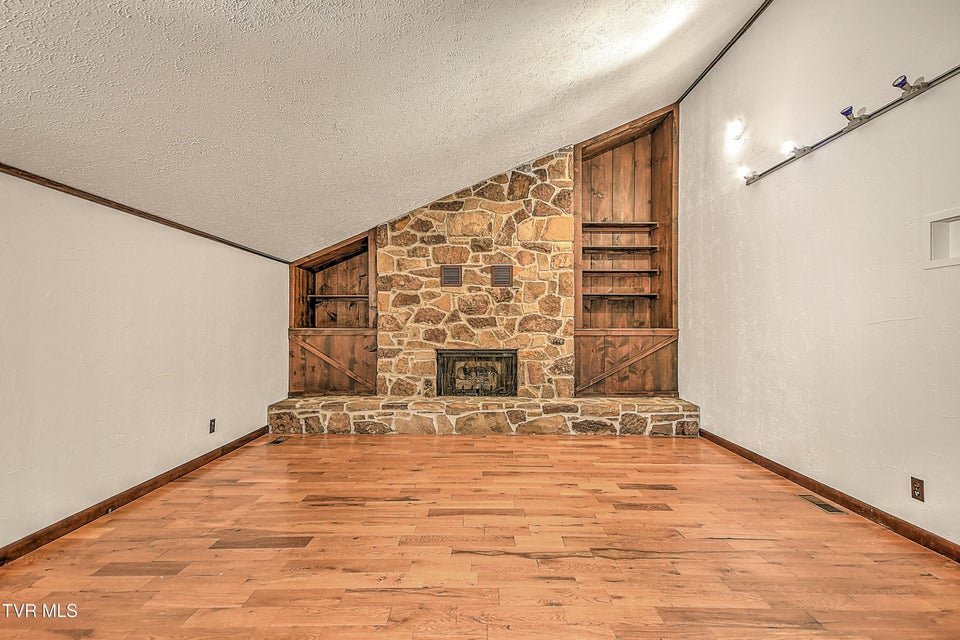 Photo #13: 121 Lone Oak Drive