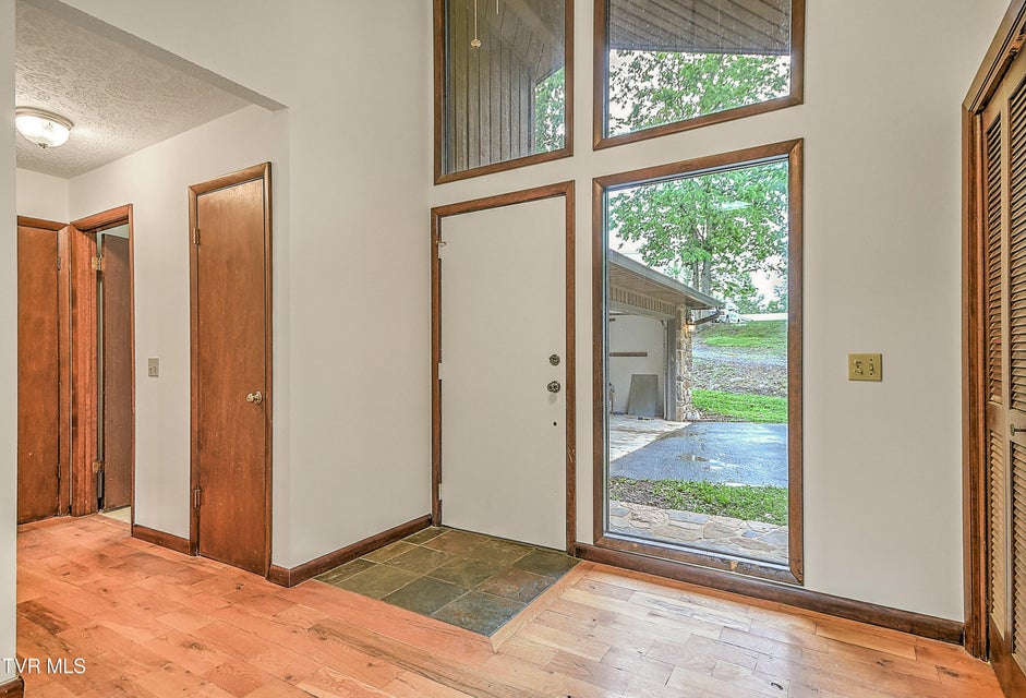 Photo #3: 121 Lone Oak Drive