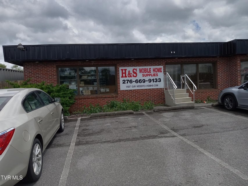 Photo #3: 16076 Lee Highway