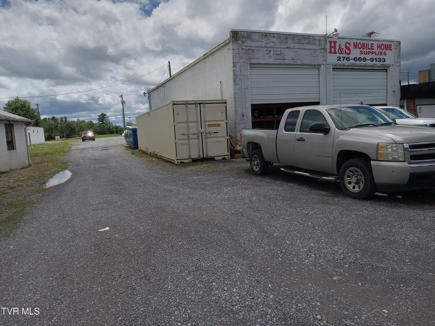 Photo #5: 16076 Lee Highway