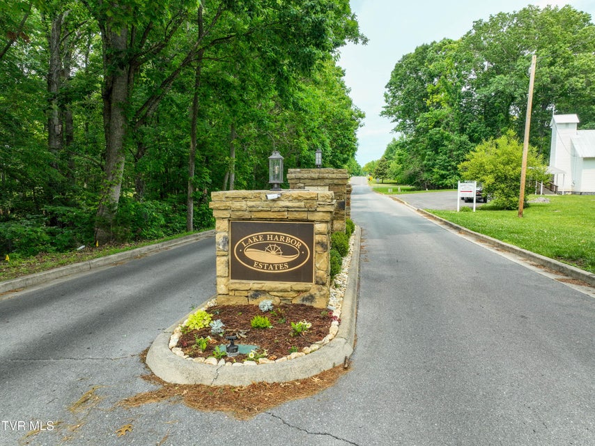 Photo #15: 614 Harbor Point Drive