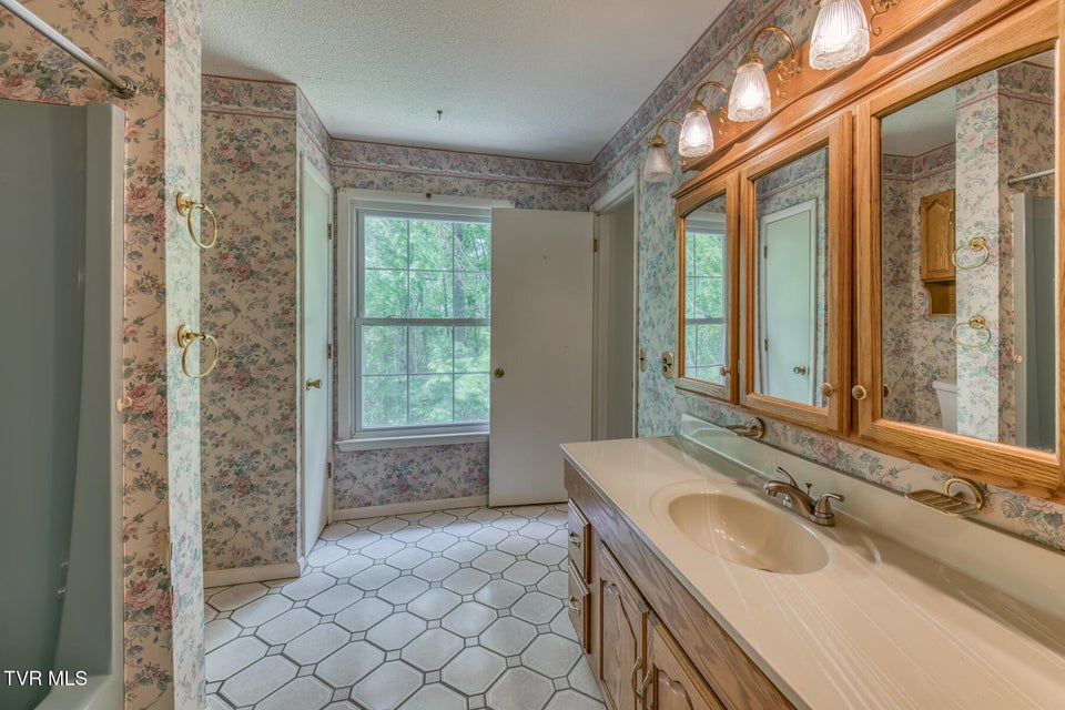 Photo #26: 390 Hillcrest Drive