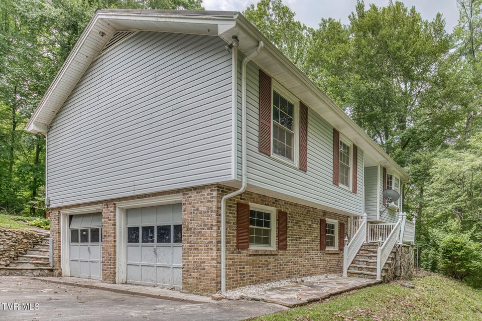 Photo #3: 390 Hillcrest Drive