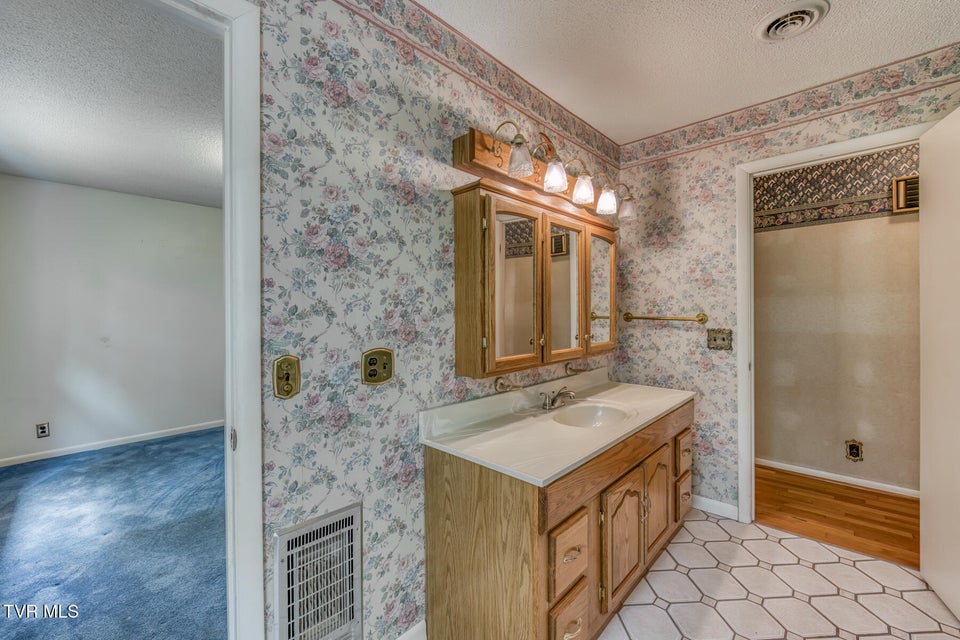 Photo #28: 390 Hillcrest Drive