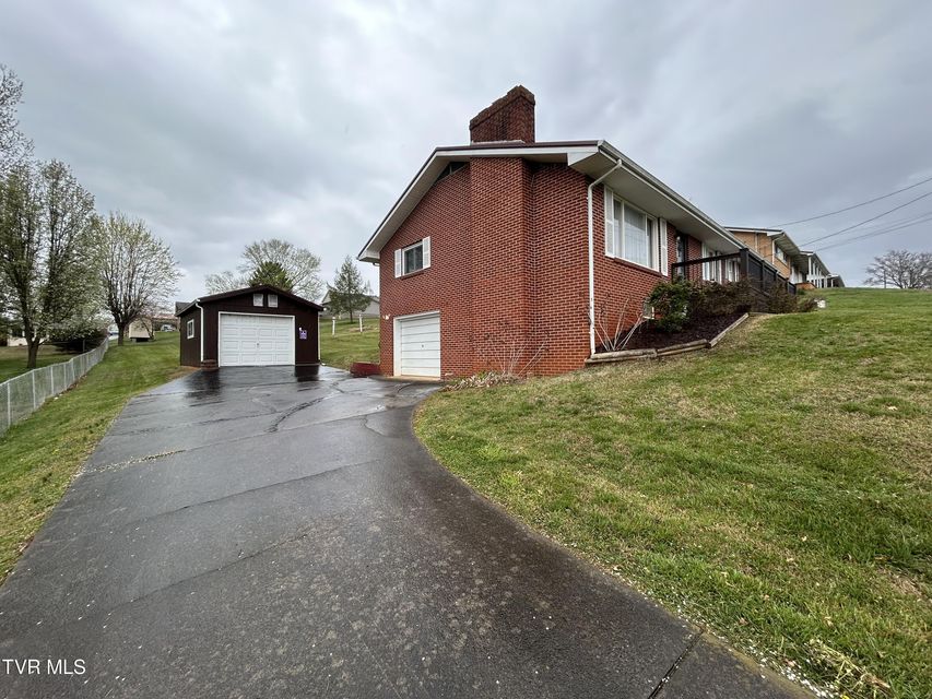 Photo #3: 333 Broyles Avenue