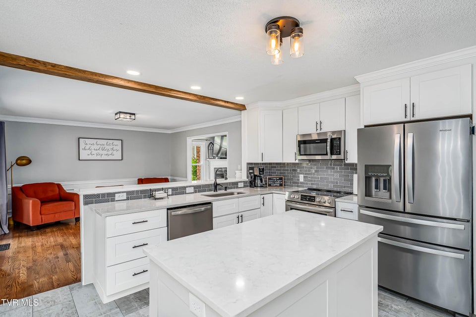 Photo #3: 398 Grandview Court