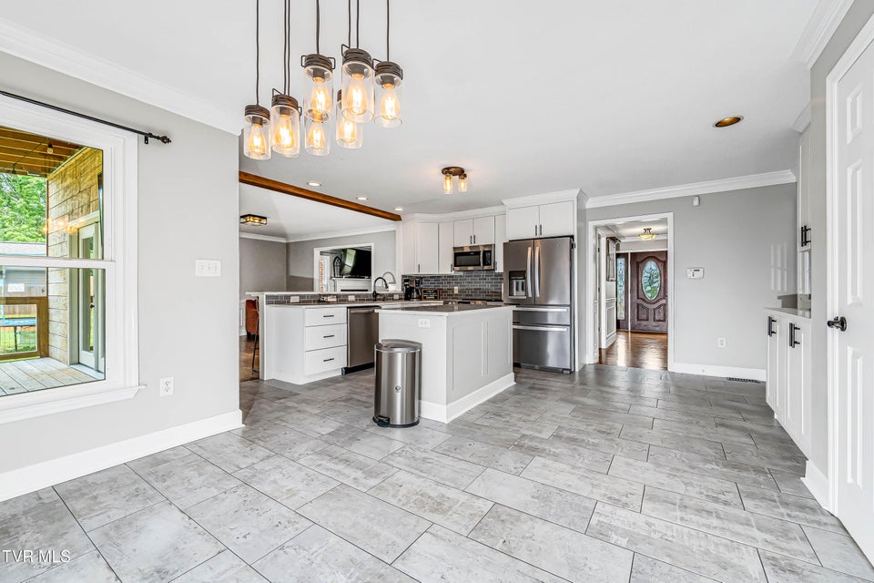 Photo #7: 398 Grandview Court
