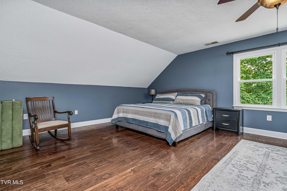 Photo #31: 398 Grandview Court