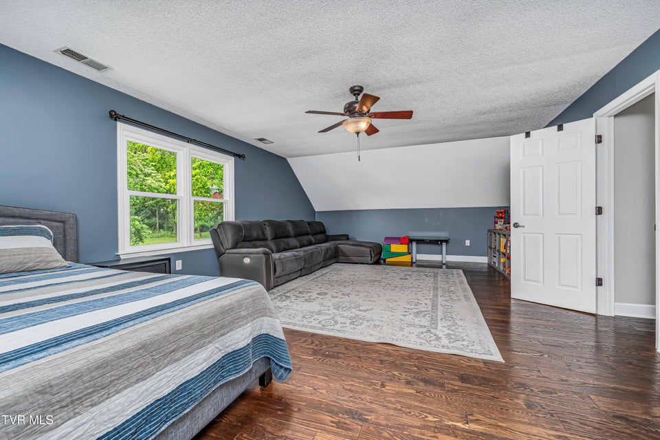 Photo #32: 398 Grandview Court