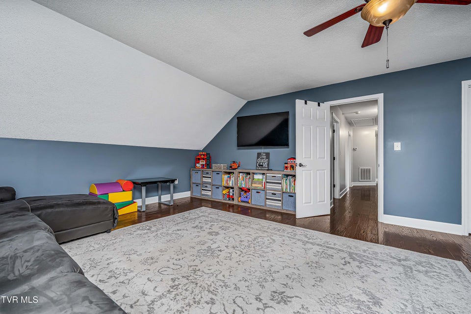 Photo #33: 398 Grandview Court