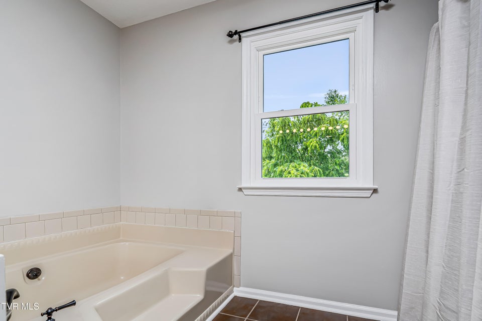 Photo #27: 398 Grandview Court