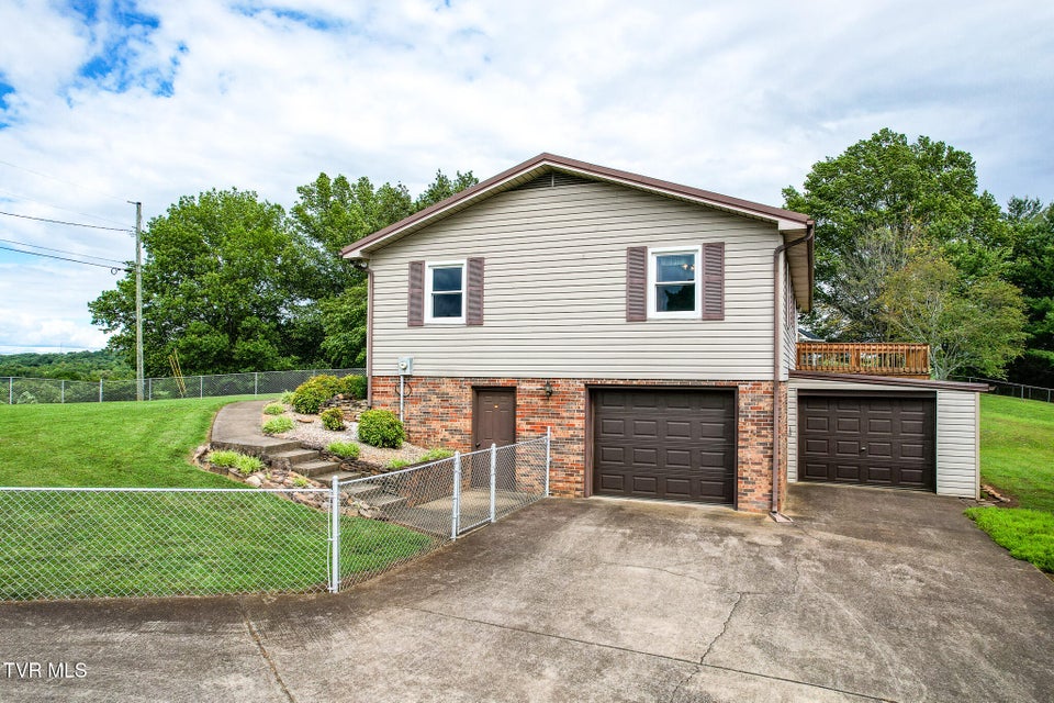 Photo #7: 460 W Hills Dr
