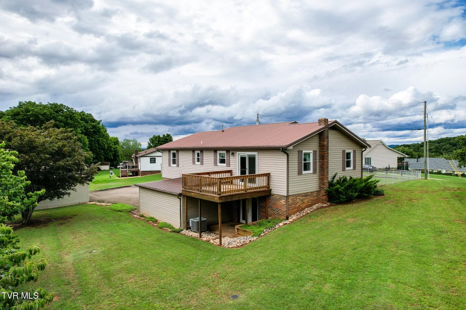 Photo #9: 460 W Hills Dr