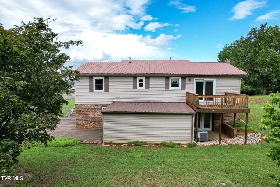 Photo #11: 460 W Hills Dr