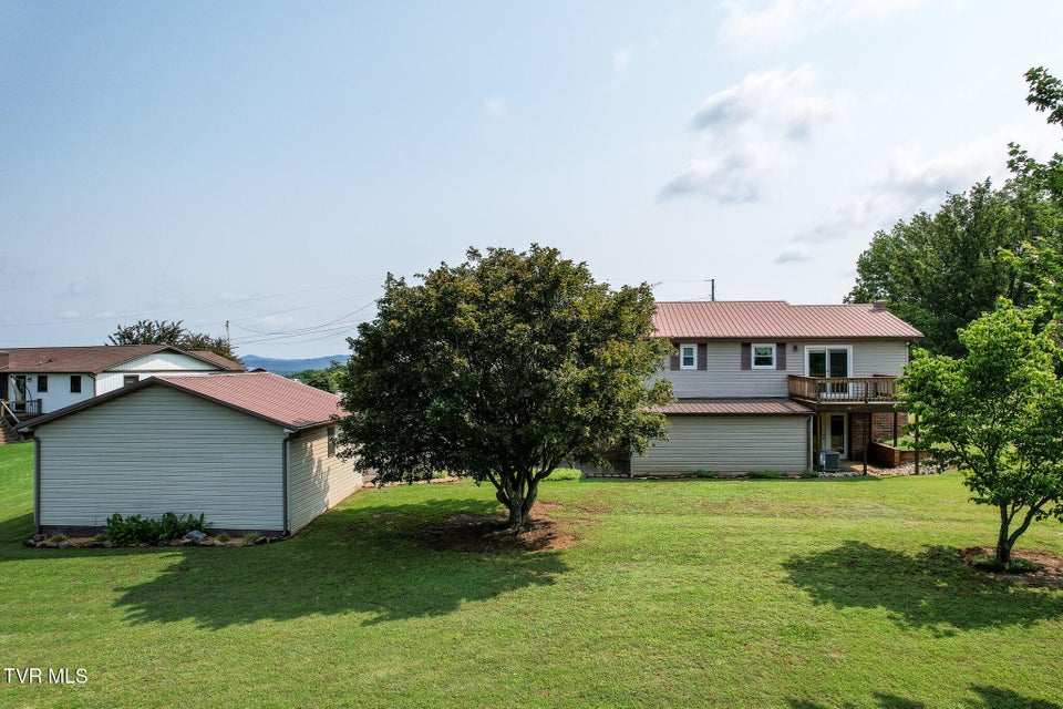 Photo #23: 460 W Hills Dr