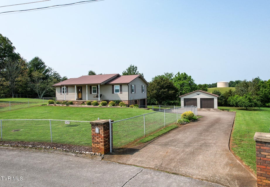 Photo #27: 460 W Hills Dr