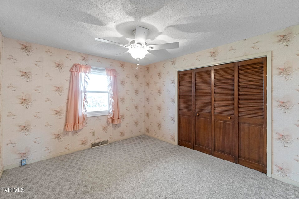 Photo #41: 460 W Hills Dr