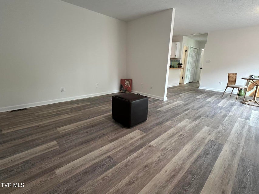 Photo #10: 516 Fleetwood Court