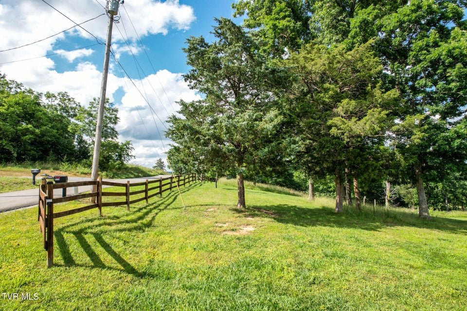 Photo #62: 935 Dixie Road