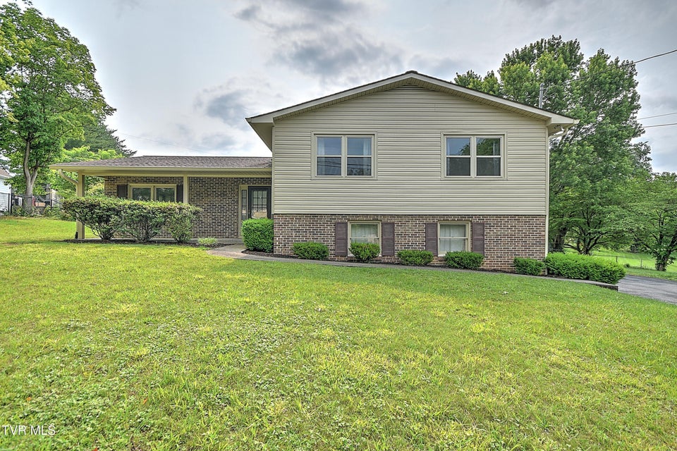 Photo #2: 1712 Lakeview Dr