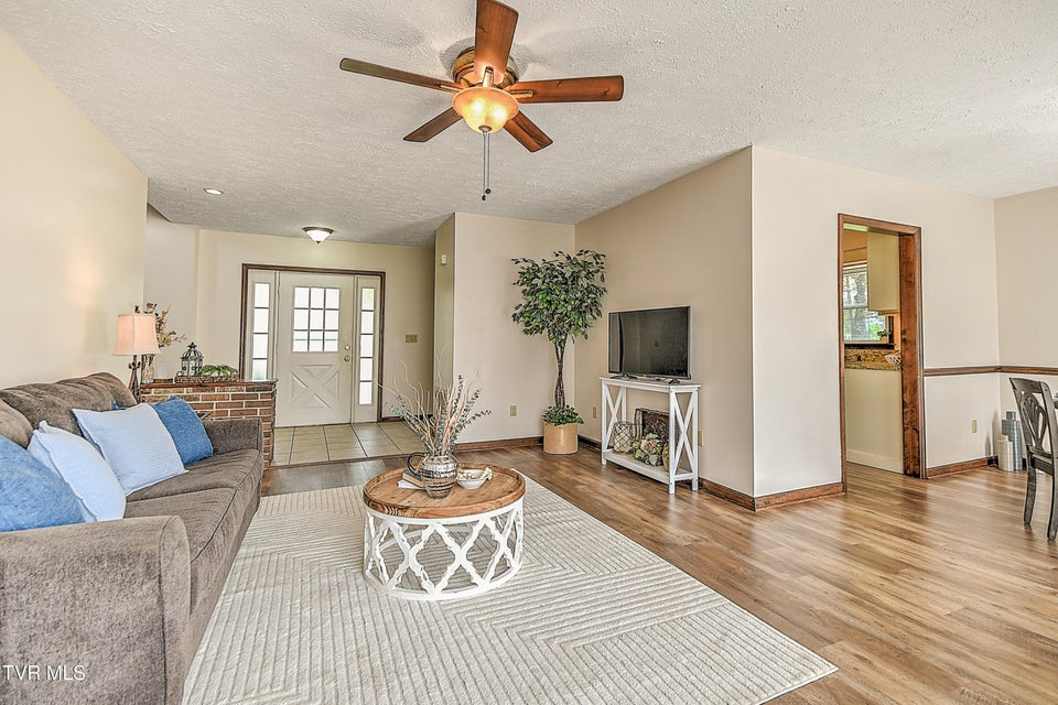 Photo #10: 1712 Lakeview Dr