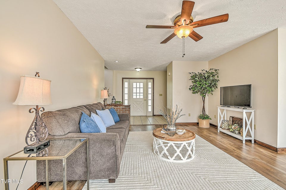 Photo #11: 1712 Lakeview Dr