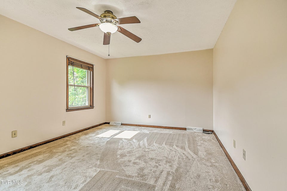 Photo #16: 1712 Lakeview Dr