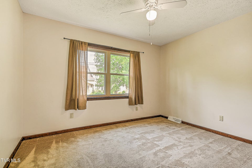Photo #21: 1712 Lakeview Dr