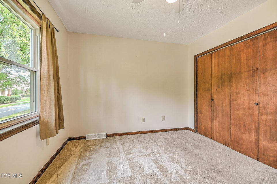 Photo #23: 1712 Lakeview Dr