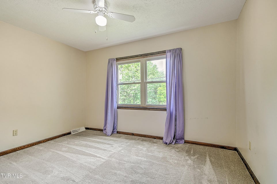Photo #25: 1712 Lakeview Dr